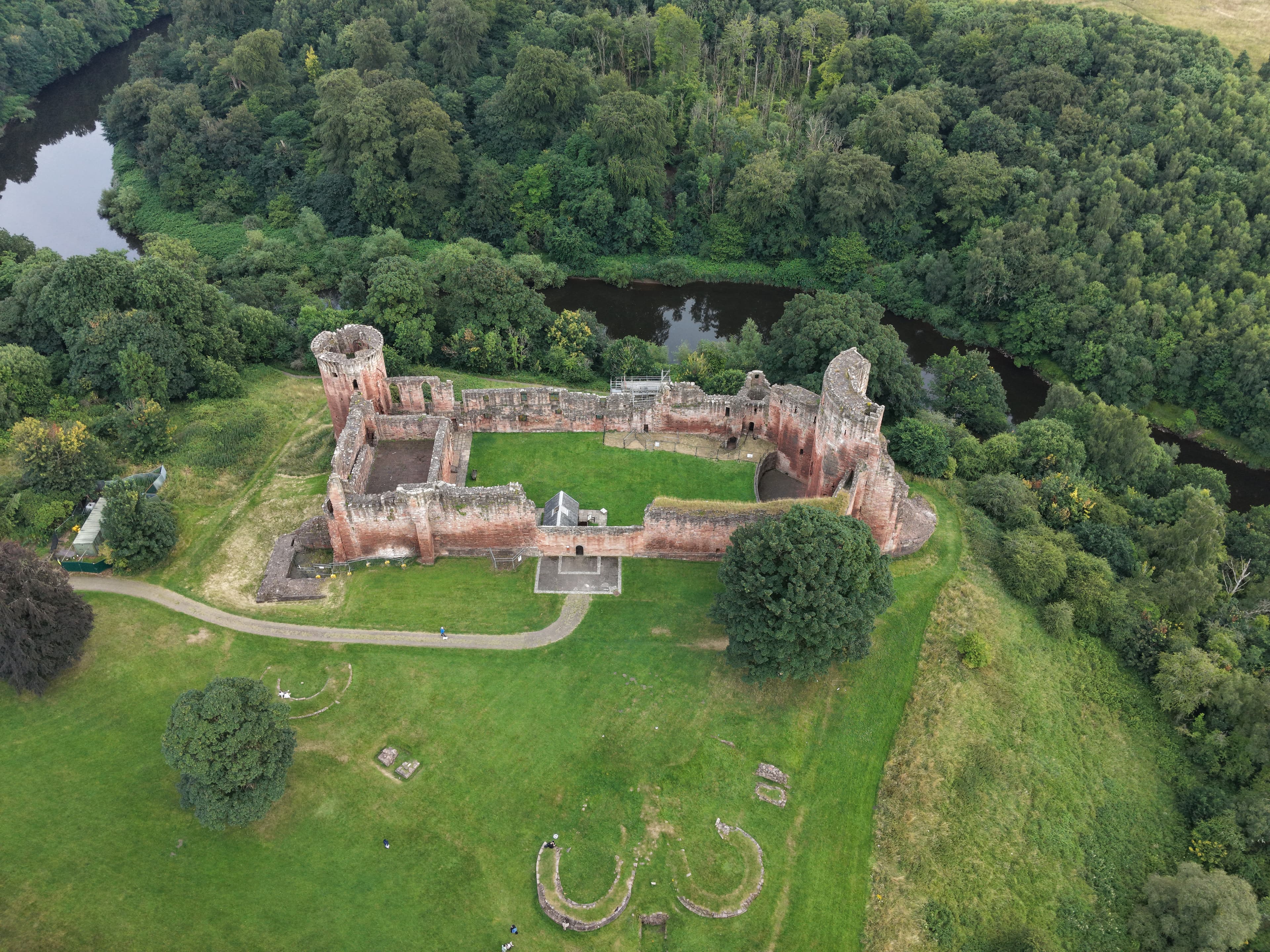 Bothwell Castle drone image 2026